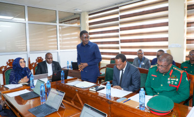 WAZIRI WA ULINZI NA JKT AWASILISHA TAARIFA YA WIZARA KWA KAMATI YA KUDUMU YA BUNGE YA MAMBO YA NJE, ULINZI NA USALAMA